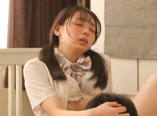 【むっつり初SEX】むっつりメガネスケベ彼女フェラ女子校生顔射エロ動画