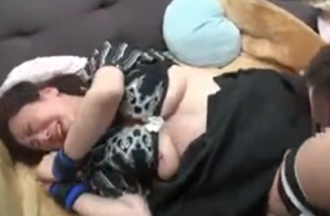 【耐えられず大量】あぁすっごい爆乳素人妻中出し巨乳熟女素人エロ動画で膣に