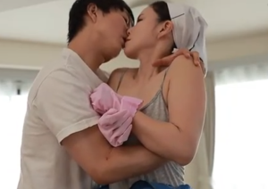 【フェラ・巨乳・熟女】無自覚家事代行おばさんがオナニーからフェラ手コキ奉仕！エロ動画！